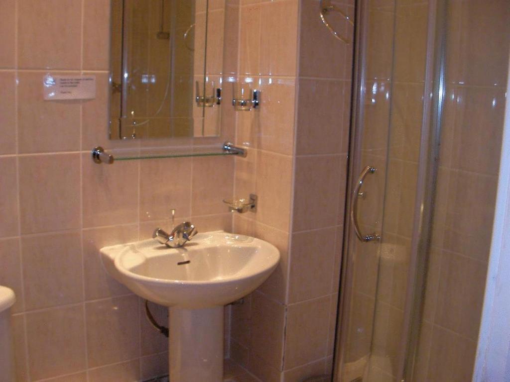 Metro Hotel Лондон Экстерьер фото